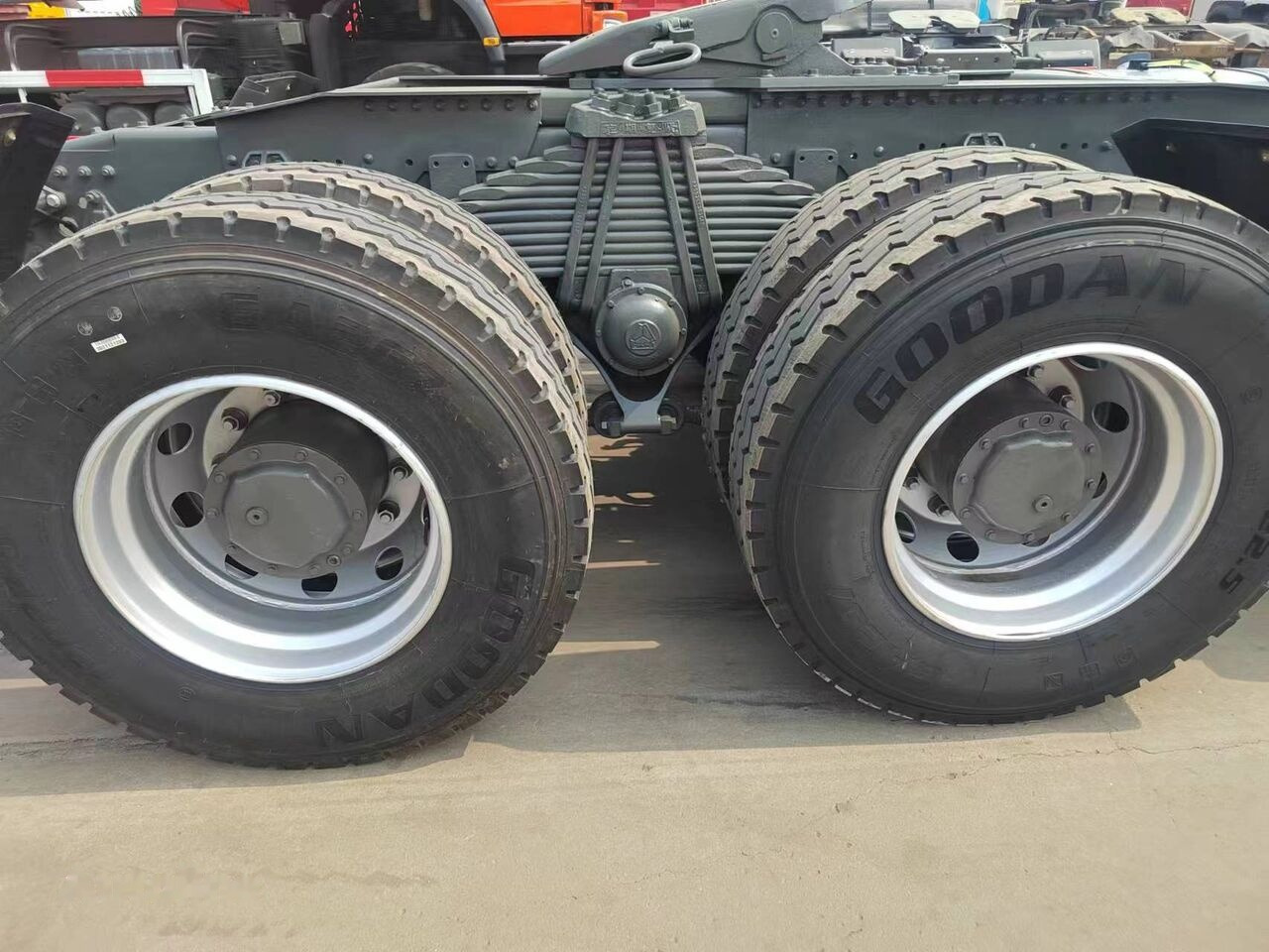 Sinotruk Howo 420 - Tracteur routier: photos 2 Sinotruk Howo 420 - Tracteur routier: photos 2