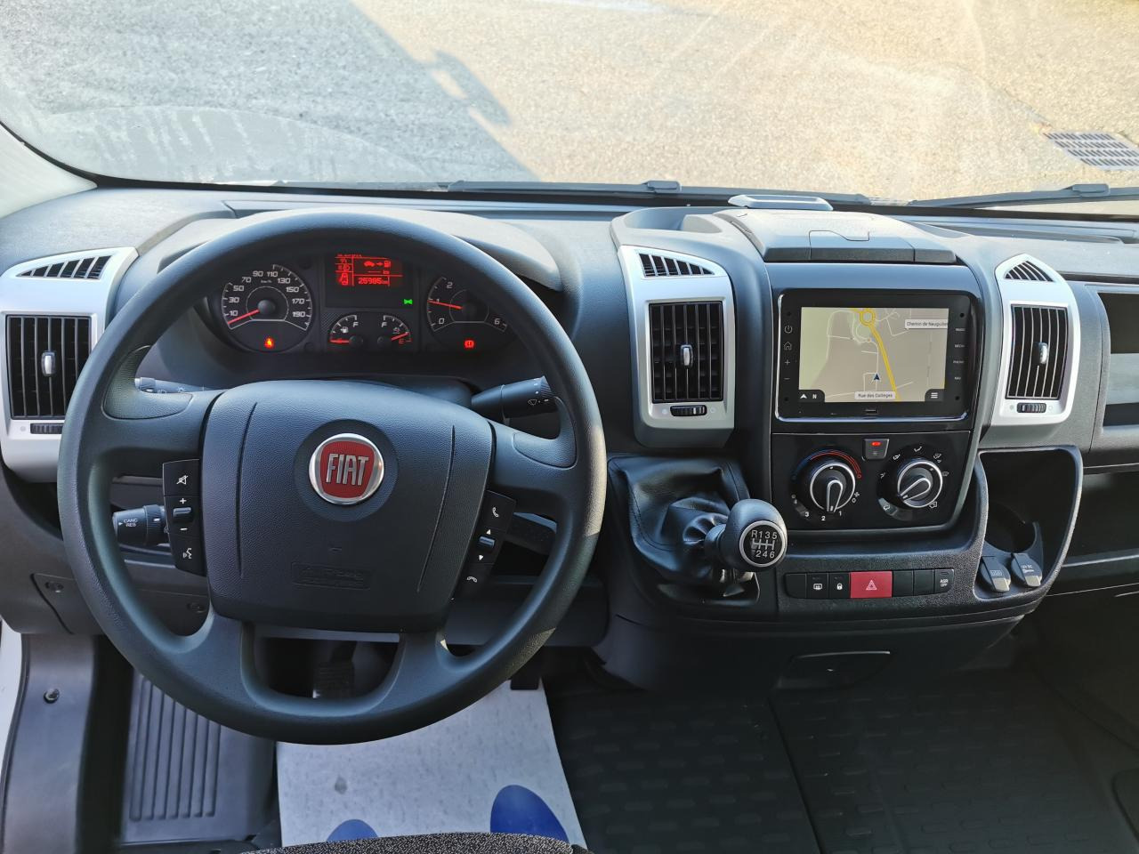 FIAT DUCATO 3T5 CAISSE + HAYON 2.3 MJT 140CH PRO LOUNGE - Fourgon grand volume: photos 4 FIAT DUCATO 3T5 CAISSE + HAYON 2.3 MJT 140CH PRO LOUNGE - Fourgon grand volume: photos 4
