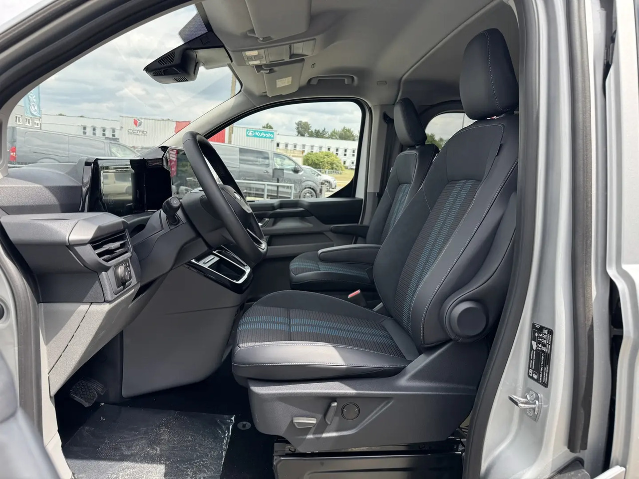 Ford Transit Custom 320 L1H1 2.0 ECOBLUE 170CH CABINE APPROFONDIE SPORT BVA8 - Utilitaire double cabine: photos 4 Ford Transit Custom 320 L1H1 2.0 ECOBLUE 170CH CABINE APPROFONDIE SPORT BVA8 - Utilitaire double cabine: photos 4