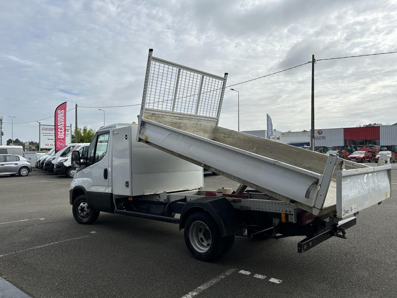 Utilitaire benne IVECO Daily 35 C 14 S&S (Quad-Leaf) CHASSIS CABINE 2014 35C/35S Chassis cabine 35 C Epmt.3.75 PHASE 3: photos 7 Utilitaire benne IVECO Daily 35 C 14 S&S (Quad-Leaf) CHASSIS CABINE 2014 35C/35S Chassis cabine 35 C Epmt.3.75 PHASE 3: photos 7