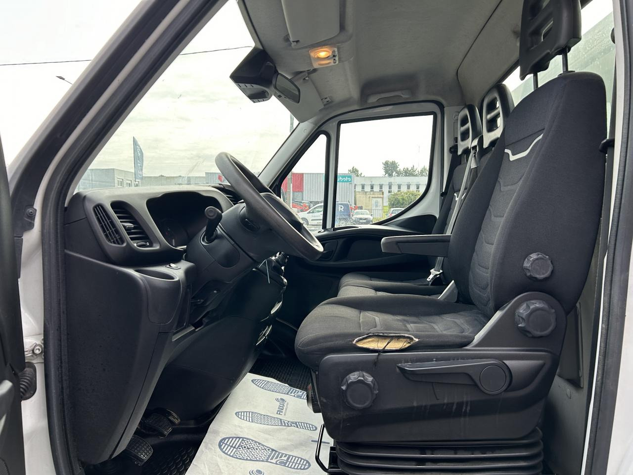 IVECO Daily 35 C 14 S&S (Quad-Leaf) CHASSIS CABINE 2014 35C/35S Chassis cabine 35 C Epmt.3.75 PHASE 3 - Utilitaire benne: photos 5 IVECO Daily 35 C 14 S&S (Quad-Leaf) CHASSIS CABINE 2014 35C/35S Chassis cabine 35 C Epmt.3.75 PHASE 3 - Utilitaire benne: photos 5