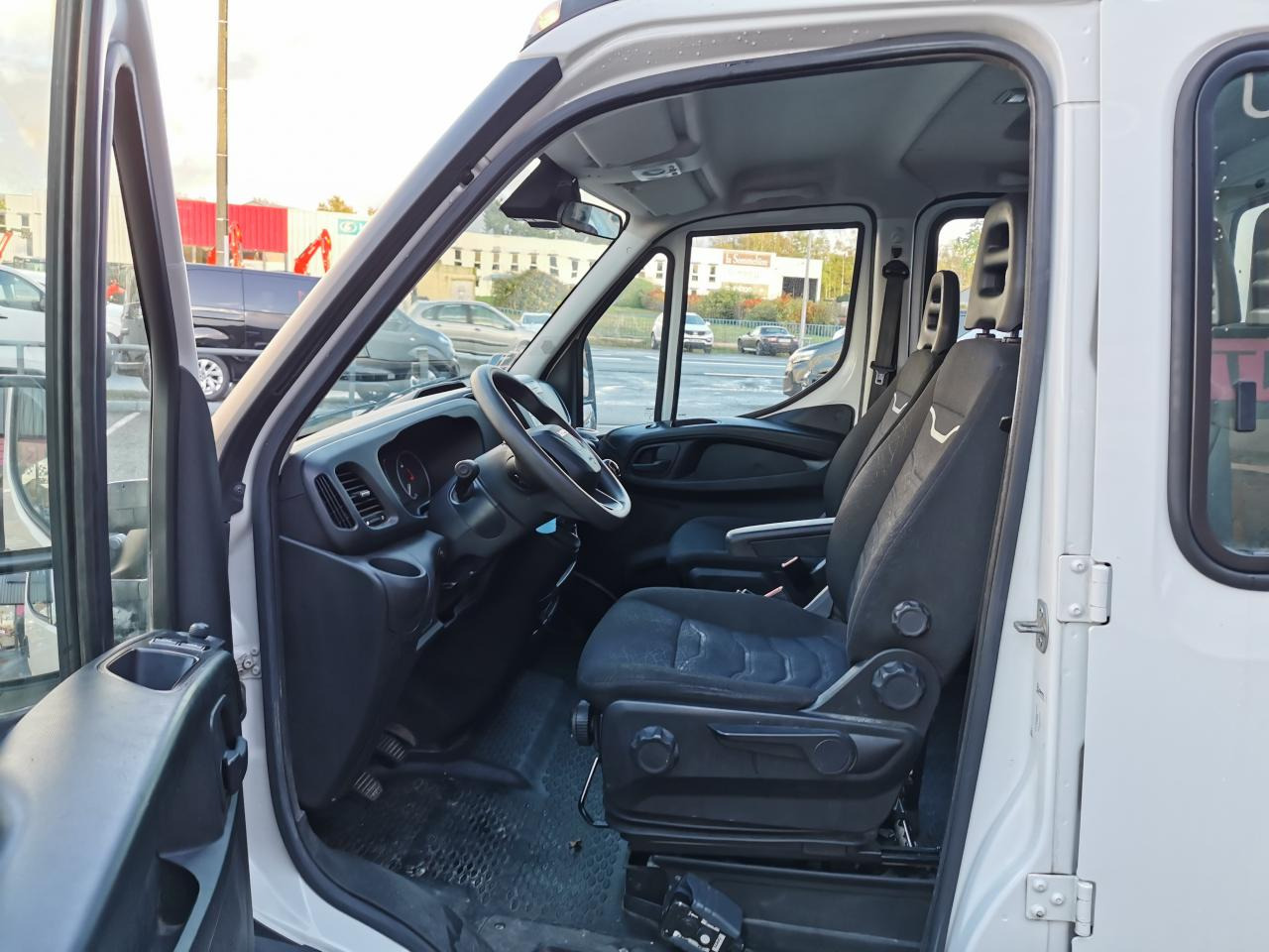 IVECO daily 35C14 BENNE COFFRE DOUBLE CABINE 6 places - Utilitaire benne: photos 5 IVECO daily 35C14 BENNE COFFRE DOUBLE CABINE 6 places - Utilitaire benne: photos 5
