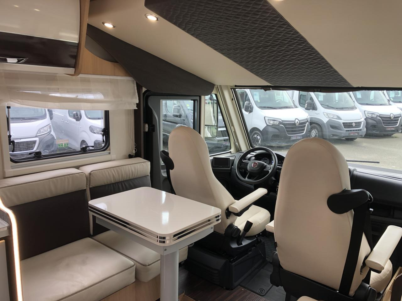 MC LOUIS NEVIS 281 - Camping-car intégral: photos 5 MC LOUIS NEVIS 281 - Camping-car intégral: photos 5