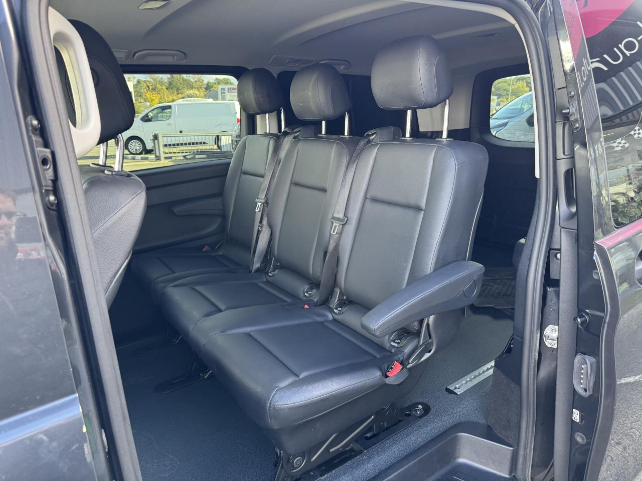 MERCEDES Vito MIXTO Extra Long 3.05t 119 CDI BlueEfficiency - BVA 9G-Tronic Propulsion MIXTO - BM 447 first - Fourgon utilitaire: photos 4 MERCEDES Vito MIXTO Extra Long 3.05t 119 CDI BlueEfficiency - BVA 9G-Tronic Propulsion MIXTO - BM 447 first - Fourgon utilitaire: photos 4