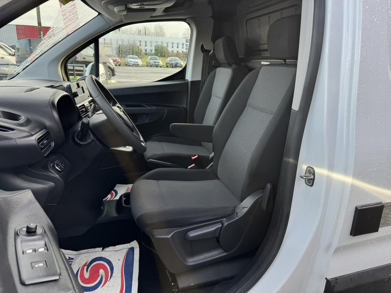 OPEL COMBO M 1.5 HDI 100CH FRIGORIFIQUE - Fourgon utilitaire: photos 4 OPEL COMBO M 1.5 HDI 100CH FRIGORIFIQUE - Fourgon utilitaire: photos 4