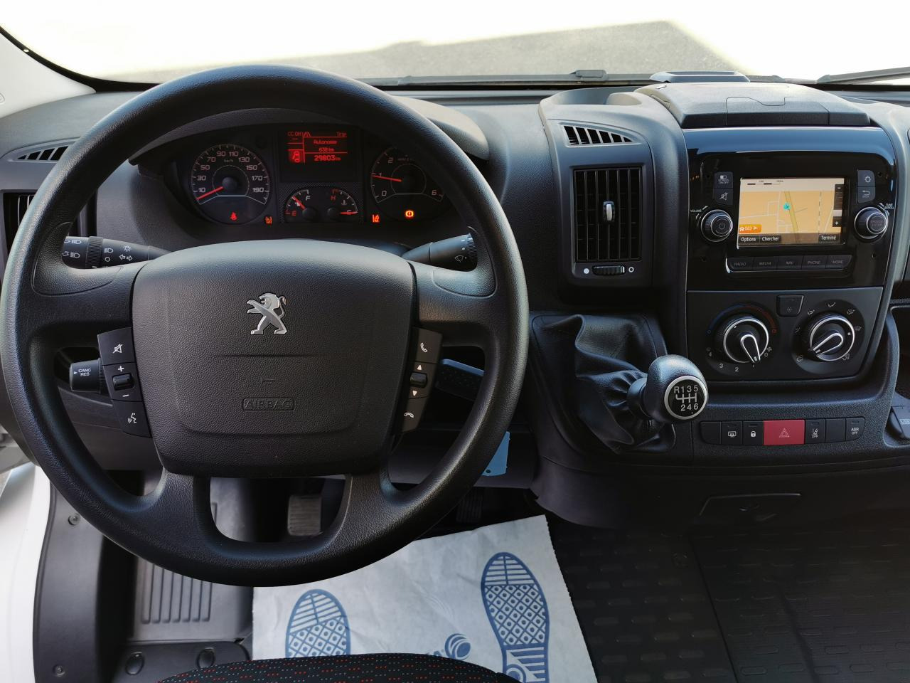 PEUGEOT BOXER 3T0 L2H2 2.2 HDI 140CH ASPHALT - Fourgon utilitaire: photos 4 PEUGEOT BOXER 3T0 L2H2 2.2 HDI 140CH ASPHALT - Fourgon utilitaire: photos 4