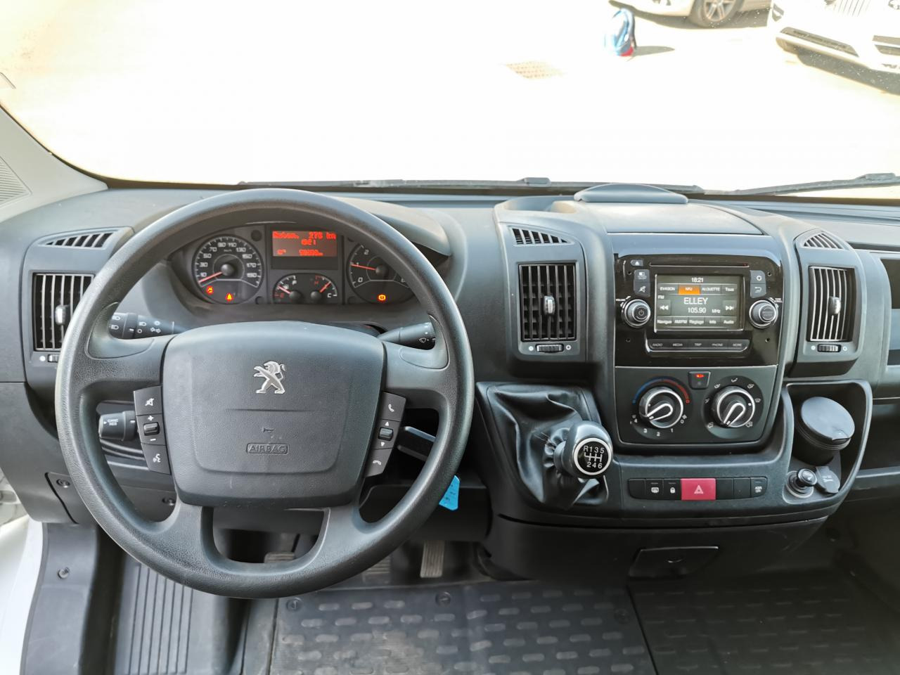 PEUGEOT BOXER 3T3 L3H2 2.2 HDI 140CH ASPHALT - Fourgon utilitaire: photos 4 PEUGEOT BOXER 3T3 L3H2 2.2 HDI 140CH ASPHALT - Fourgon utilitaire: photos 4
