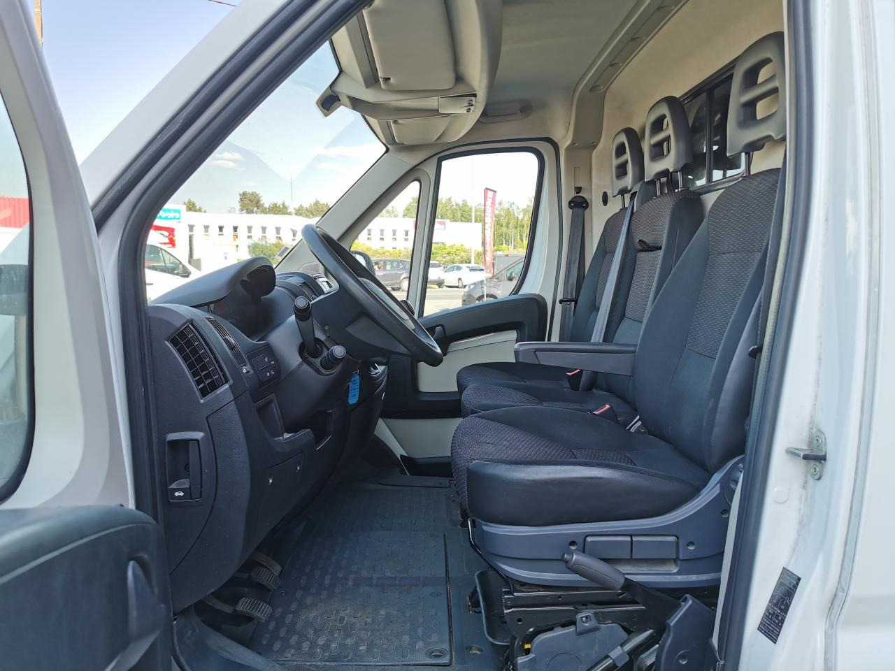 PEUGEOT BOXER 3T3 L3H2 2.2 HDI 140CH ASPHALT - Fourgon utilitaire: photos 5 PEUGEOT BOXER 3T3 L3H2 2.2 HDI 140CH ASPHALT - Fourgon utilitaire: photos 5