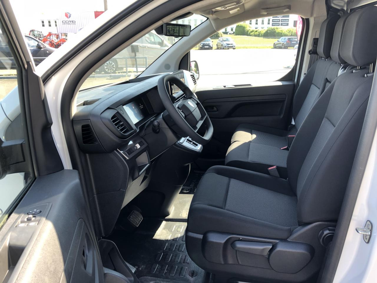 PEUGEOT EXPERT M 2.0 HDI 145CH EAT-8 - Fourgon utilitaire: photos 5 PEUGEOT EXPERT M 2.0 HDI 145CH EAT-8 - Fourgon utilitaire: photos 5