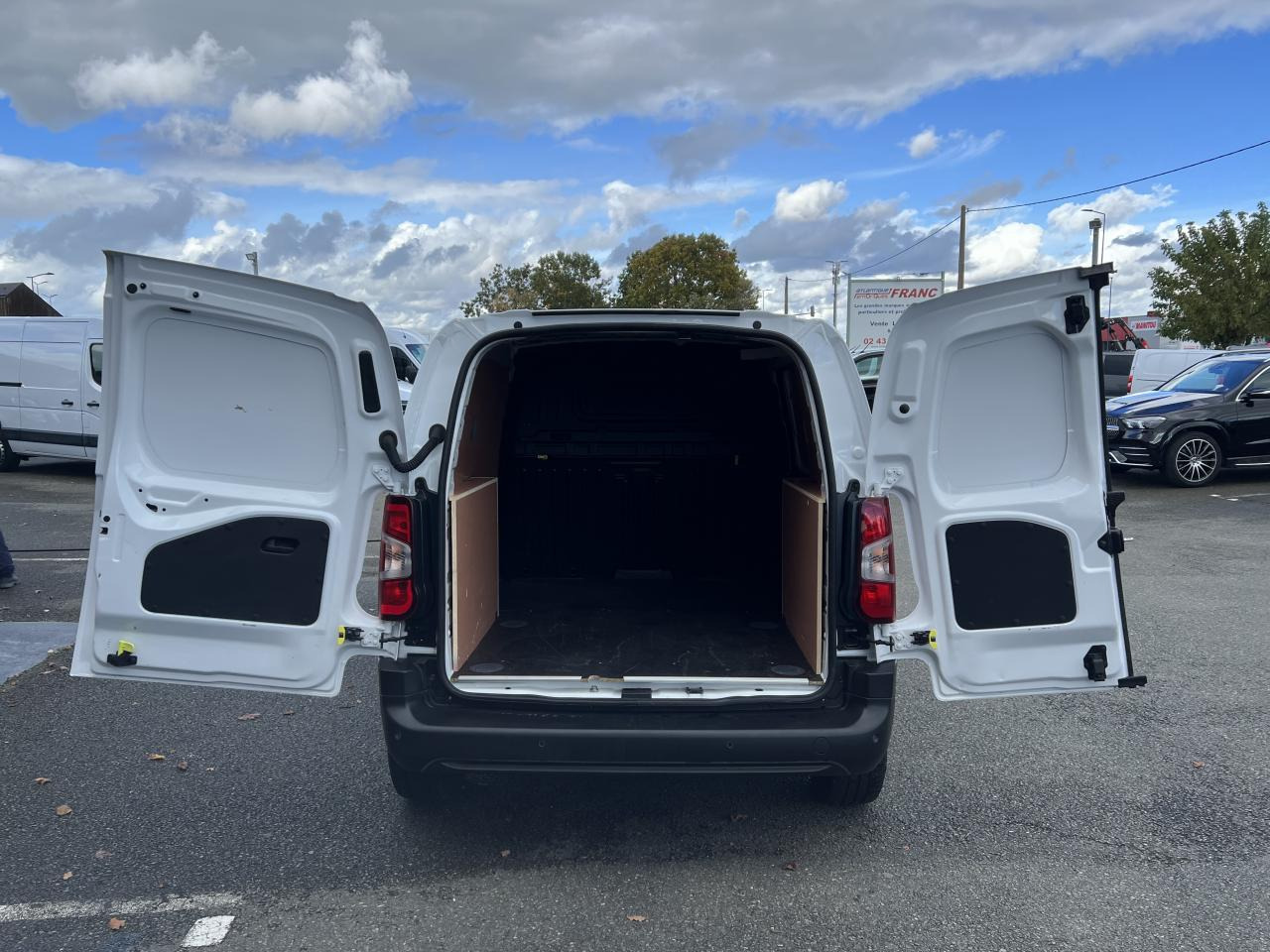 PEUGEOT PARTNER M 650KG 1.5 HDI 100CH PREMIUM 2 PLACES - Fourgon utilitaire: photos 2 PEUGEOT PARTNER M 650KG 1.5 HDI 100CH PREMIUM 2 PLACES - Fourgon utilitaire: photos 2