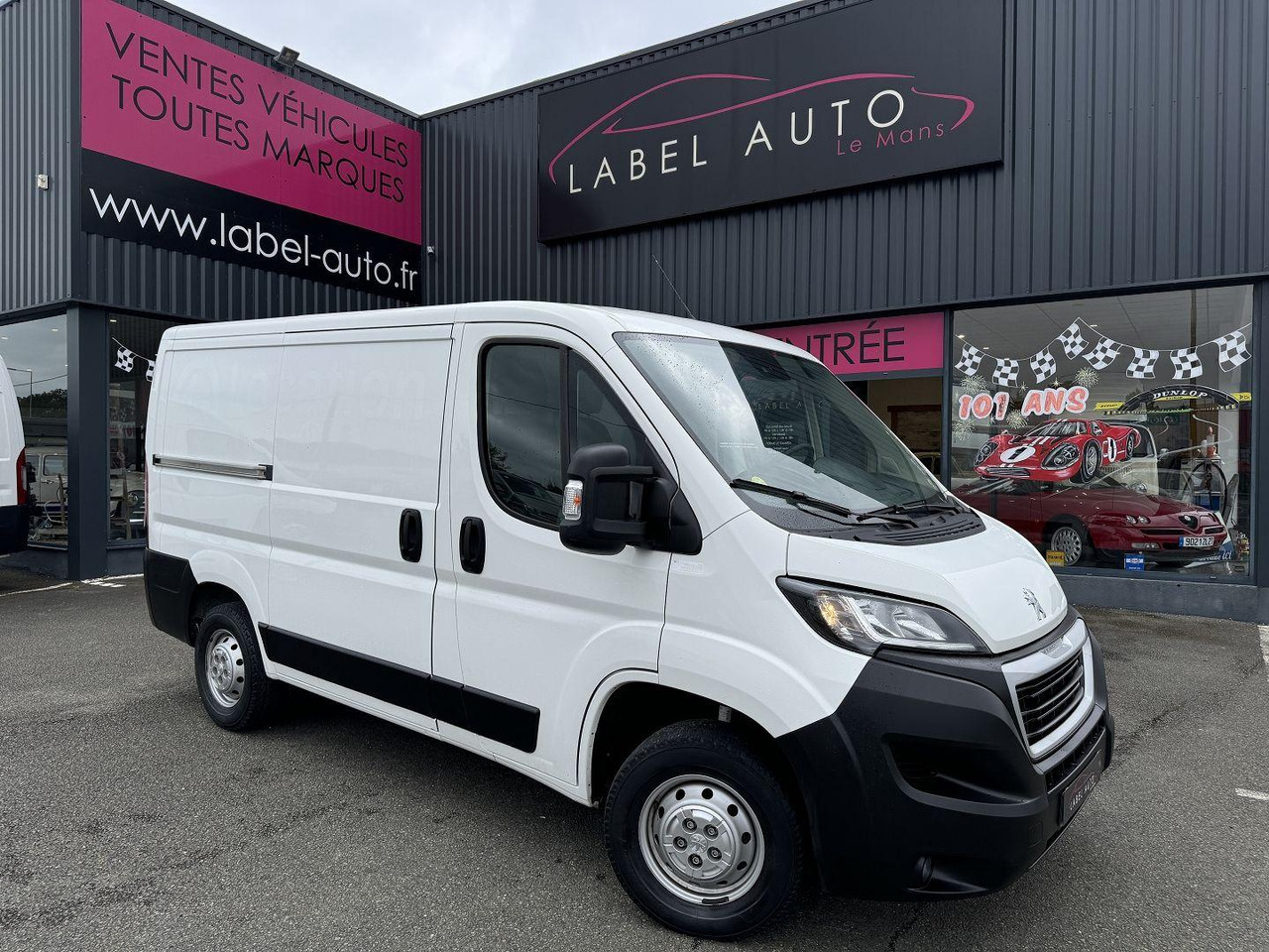 Peugeot Boxer 333 L1H1 2.2 BLUEHDI S&S 140CH ASPHALT - Fourgon utilitaire: photos 1 Peugeot Boxer 333 L1H1 2.2 BLUEHDI S&S 140CH ASPHALT - Fourgon utilitaire: photos 1