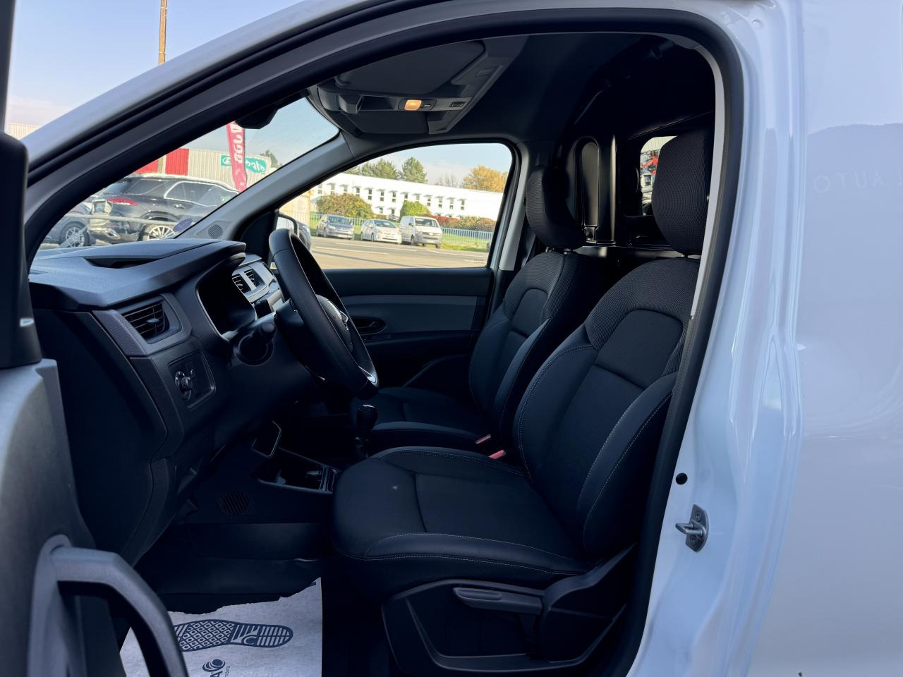 RENAULT EXPRESS 1.5 DCI 75CH CONFORT - Fourgon utilitaire: photos 4 RENAULT EXPRESS 1.5 DCI 75CH CONFORT - Fourgon utilitaire: photos 4