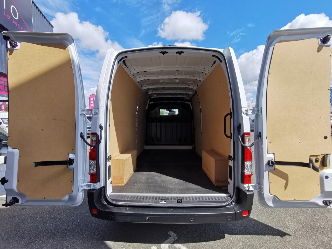RENAULT Master Confort F3500 L3H2 2.3 Blue dCi - 135 III FOURGON Fourgon L3H2 Traction PHASE 3 - Fourgon utilitaire: photos 3 RENAULT Master Confort F3500 L3H2 2.3 Blue dCi - 135 III FOURGON Fourgon L3H2 Traction PHASE 3 - Fourgon utilitaire: photos 3