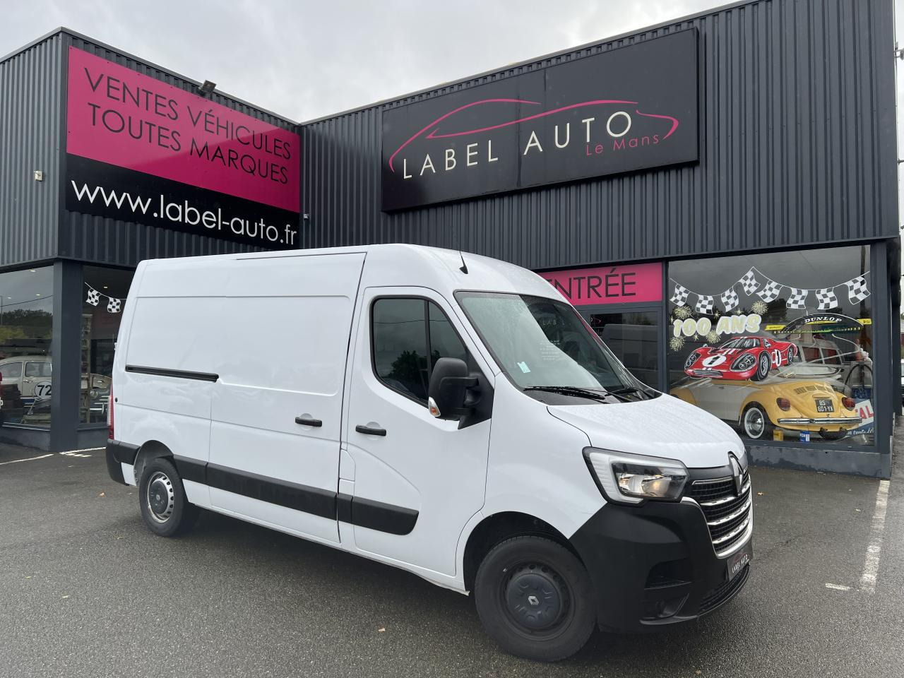 RENAULT Master Grand Confort F3300 L2H2 2.3 dCi - 135  III FOURGON Fourgon L2H2 Traction PHASE 3 - Fourgon utilitaire: photos 1 RENAULT Master Grand Confort F3300 L2H2 2.3 dCi - 135  III FOURGON Fourgon L2H2 Traction PHASE 3 - Fourgon utilitaire: photos 1