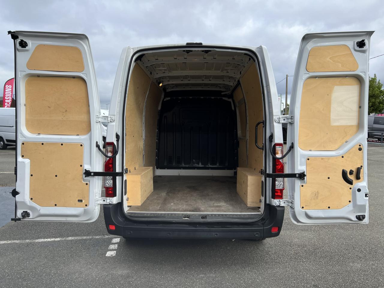 RENAULT Master Grand Confort F3300 L2H2 2.3 dCi - 135  III FOURGON Fourgon L2H2 Traction PHASE 3 - Fourgon utilitaire: photos 3 RENAULT Master Grand Confort F3300 L2H2 2.3 dCi - 135  III FOURGON Fourgon L2H2 Traction PHASE 3 - Fourgon utilitaire: photos 3