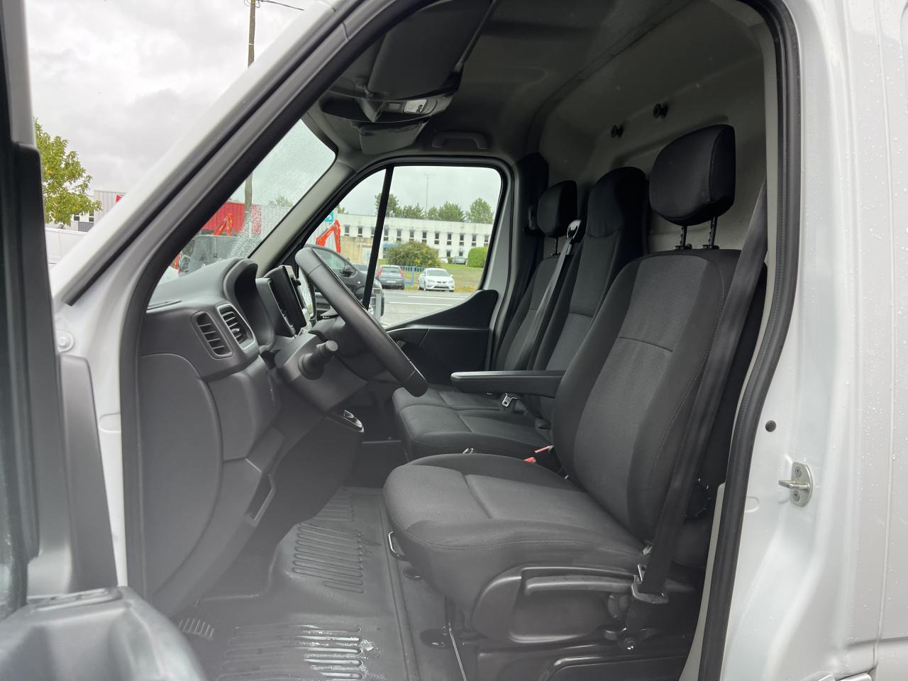 RENAULT Master Grand Confort F3300 L2H2 2.3 dCi - 135  III FOURGON Fourgon L2H2 Traction PHASE 3 - Fourgon utilitaire: photos 5 RENAULT Master Grand Confort F3300 L2H2 2.3 dCi - 135  III FOURGON Fourgon L2H2 Traction PHASE 3 - Fourgon utilitaire: photos 5