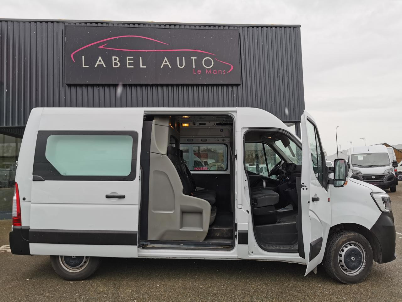 RENAULT Master Grand Confort F3500 L2H2 2.3 Blue dCi - 150 III CABINE APPROFONDIE Cabine approfondie L2H2 T - Fourgon utilitaire: photos 1 RENAULT Master Grand Confort F3500 L2H2 2.3 Blue dCi - 150 III CABINE APPROFONDIE Cabine approfondie L2H2 T - Fourgon utilitaire: photos 1