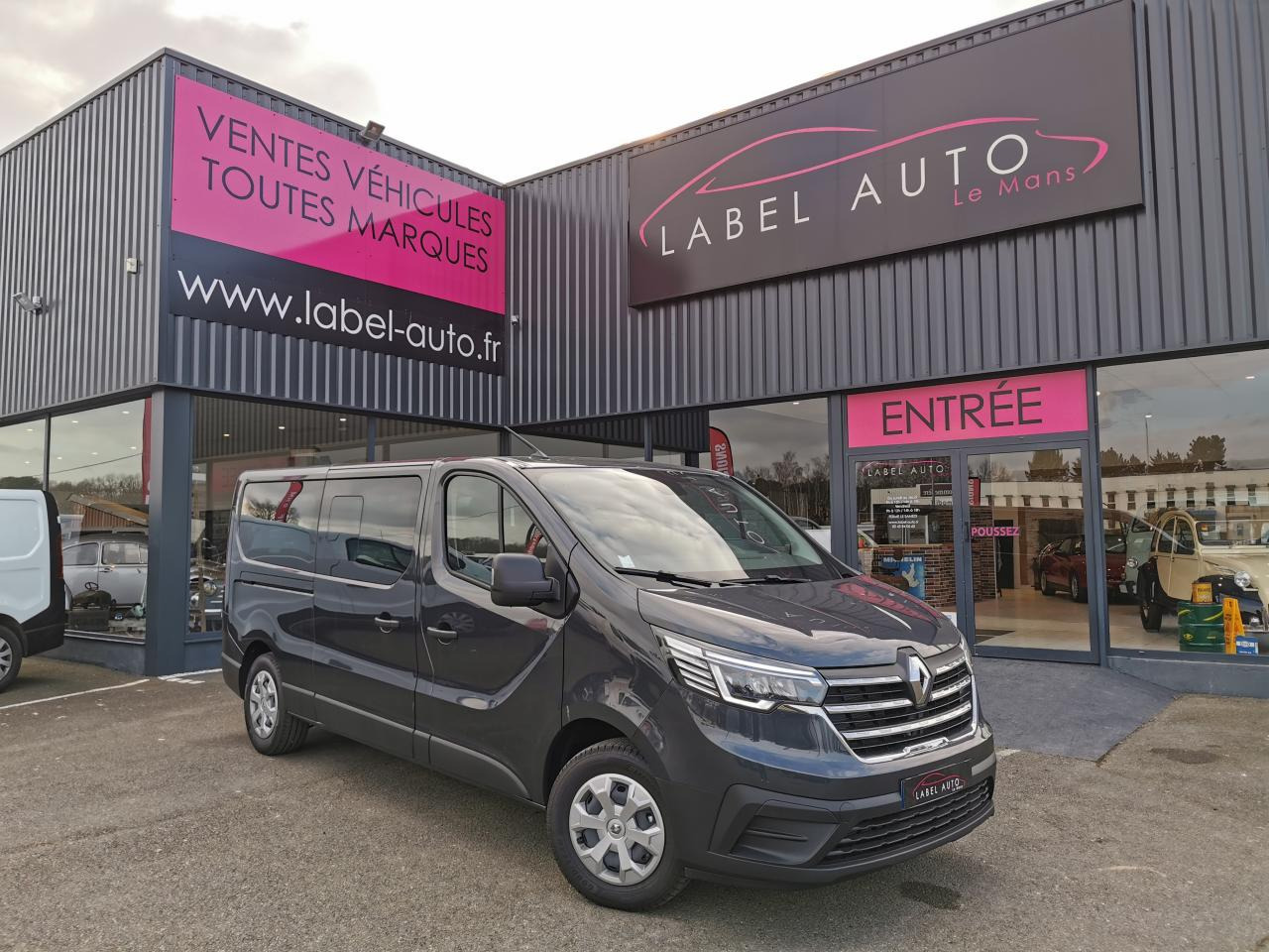 RENAULT Trafic L2 2.0 Energy dCi - 150 - S&S - BV EDC Euro 6e III COMBI Combi Intens L2H1 PHASE 3 - Transport de personnes: photos 1 RENAULT Trafic L2 2.0 Energy dCi - 150 - S&S - BV EDC Euro 6e III COMBI Combi Intens L2H1 PHASE 3 - Transport de personnes: photos 1