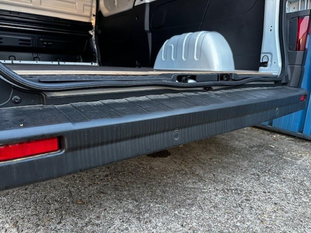 Fourgon utilitaire neuf RENAULT Trafic L2H1 3000 Kg 2.0 Blue dCi - 130 2024 III FOURGON Fourgon Advance L2H1 PHASE 3: photos 9 Fourgon utilitaire neuf RENAULT Trafic L2H1 3000 Kg 2.0 Blue dCi - 130 2024 III FOURGON Fourgon Advance L2H1 PHASE 3: photos 9