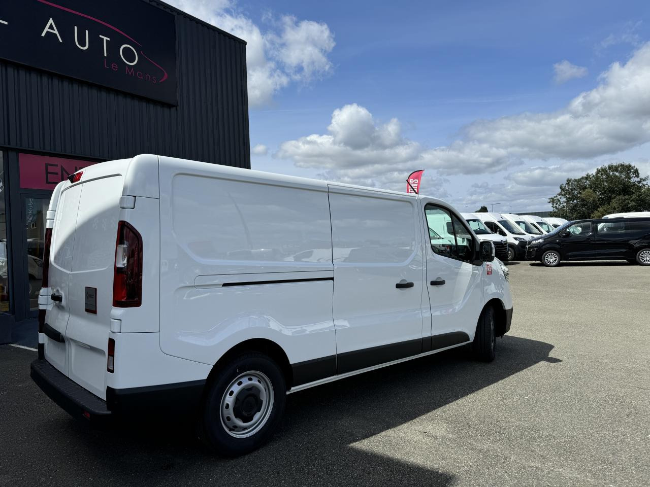 Fourgon utilitaire neuf RENAULT Trafic L2H1 3000 Kg 2.0 Blue dCi - 130 2024 III FOURGON Fourgon Advance L2H1 PHASE 3: photos 7 Fourgon utilitaire neuf RENAULT Trafic L2H1 3000 Kg 2.0 Blue dCi - 130 2024 III FOURGON Fourgon Advance L2H1 PHASE 3: photos 7