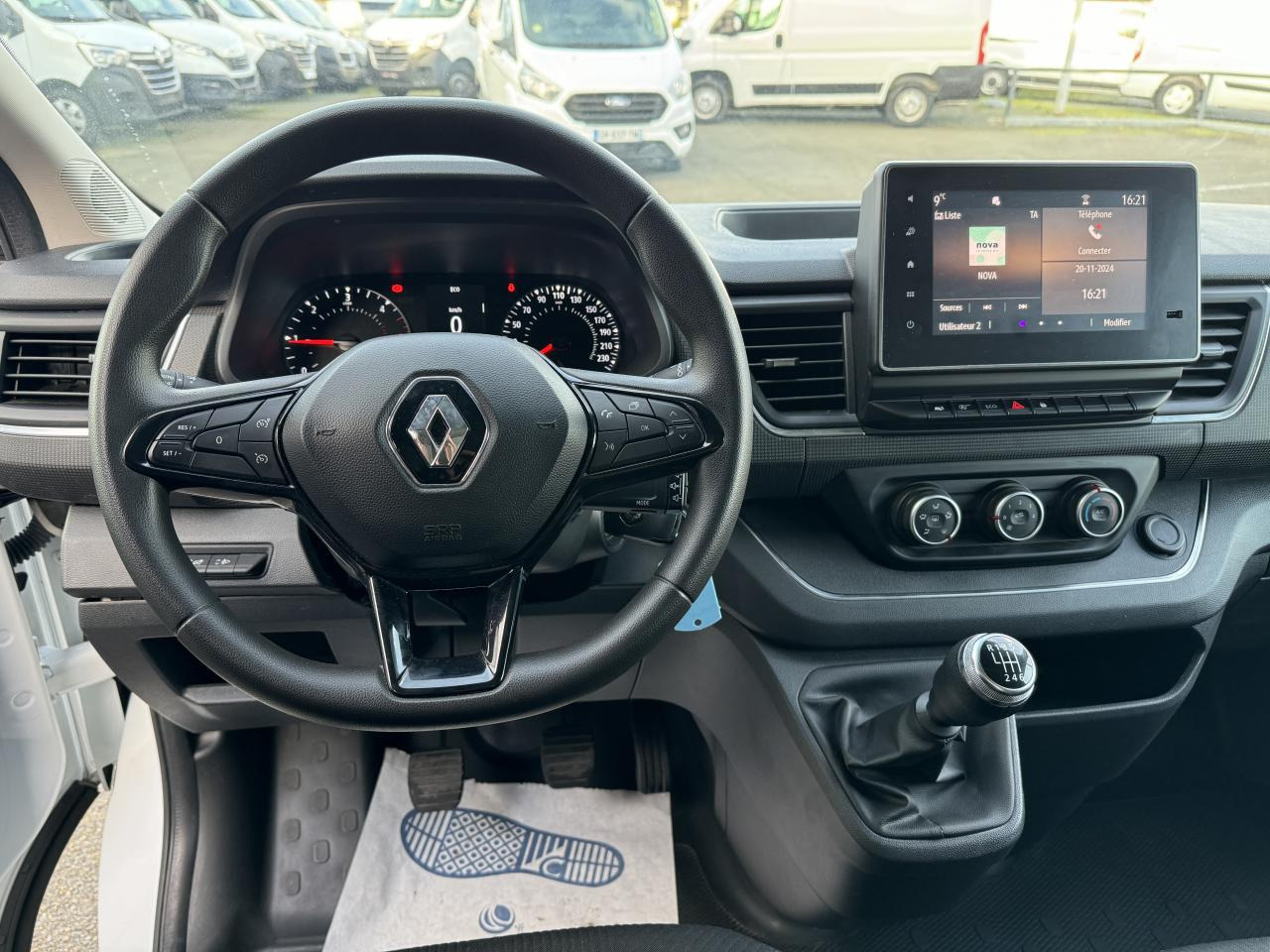 RENAULT Trafic L2H1 3000 Kg 2.0 Blue dCi - 130  III FOURGON Fourgon Grand Confort L2H1 PHASE 3 - Fourgon utilitaire: photos 4 RENAULT Trafic L2H1 3000 Kg 2.0 Blue dCi - 130  III FOURGON Fourgon Grand Confort L2H1 PHASE 3 - Fourgon utilitaire: photos 4