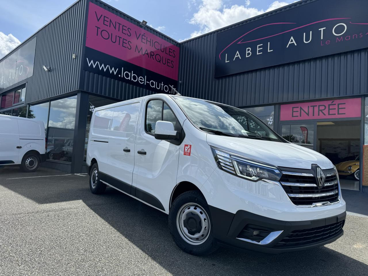 RENAULT Trafic L2H1 3000 Kg 2.0 Blue dCi - 170 2024 III FOURGON Fourgon Advance L2H1 PHASE 3 - Fourgon utilitaire: photos 3 RENAULT Trafic L2H1 3000 Kg 2.0 Blue dCi - 170 2024 III FOURGON Fourgon Advance L2H1 PHASE 3 - Fourgon utilitaire: photos 3