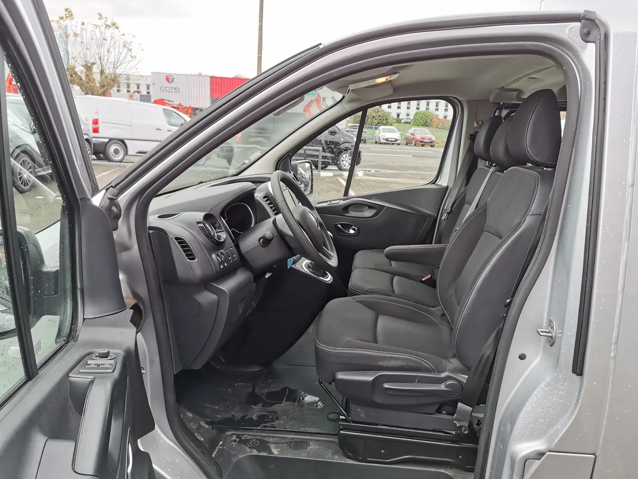 Renault Trafic L2H1 1200 2.0 DCI 145CH ENERGY CABINE APPROFONDIE CONFORT EDC E6 - Utilitaire double cabine: photos 4 Renault Trafic L2H1 1200 2.0 DCI 145CH ENERGY CABINE APPROFONDIE CONFORT EDC E6 - Utilitaire double cabine: photos 4