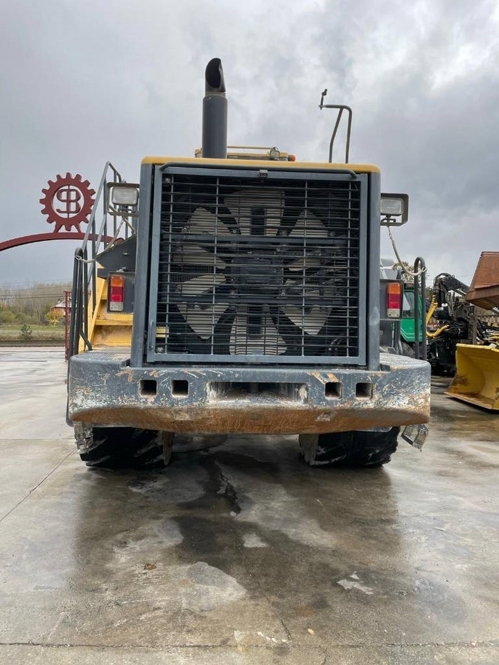 Komatsu WA 600-6 - Chargeuse sur pneus: photos 3 Komatsu WA 600-6 - Chargeuse sur pneus: photos 3