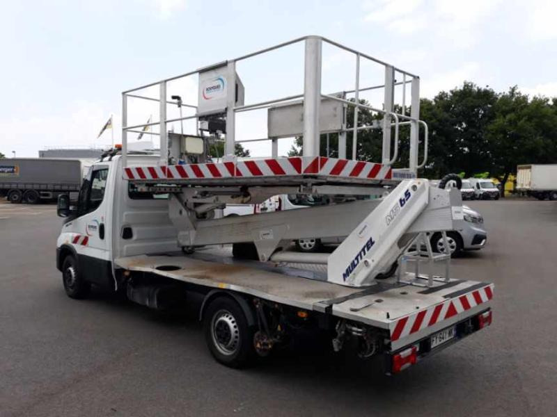 Iveco Daily 35S14 Plateau Nacelle 6m50 Spécial tunnel - Camion avec nacelle: photos 3 Iveco Daily 35S14 Plateau Nacelle 6m50 Spécial tunnel - Camion avec nacelle: photos 3