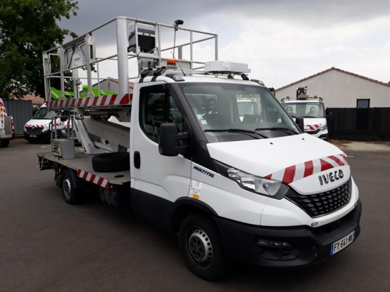 Iveco Daily 35S14 Plateau Nacelle 6m50 Spécial tunnel - Camion avec nacelle: photos 2 Iveco Daily 35S14 Plateau Nacelle 6m50 Spécial tunnel - Camion avec nacelle: photos 2