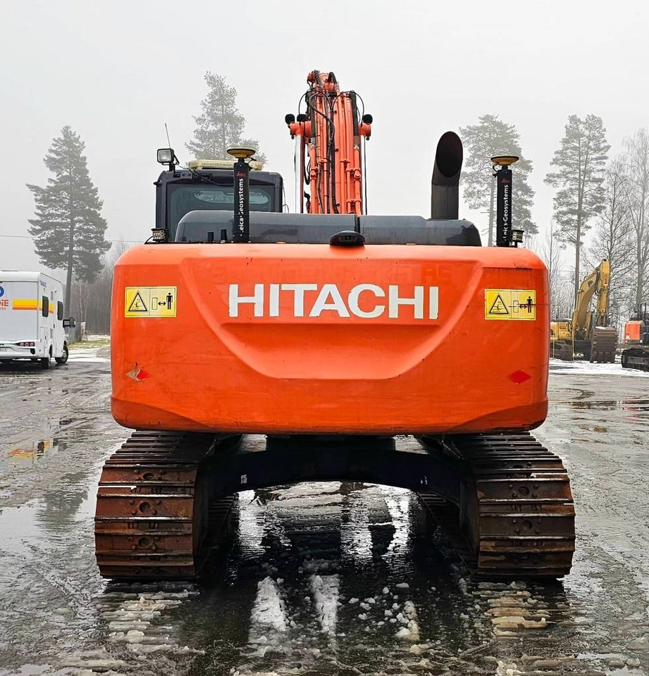 Hitachi ZX 210 LC-6 - Pelle sur chenille: photos 4 Hitachi ZX 210 LC-6 - Pelle sur chenille: photos 4