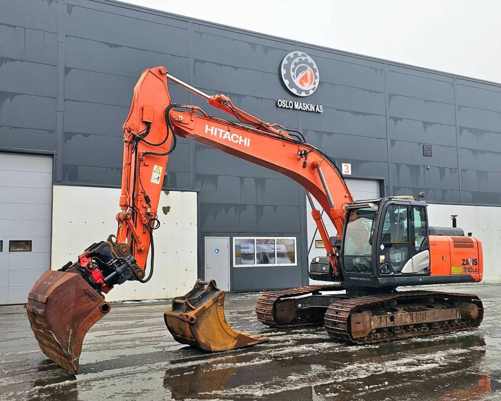 Hitachi ZX 210 LC-6 - Pelle sur chenille: photos 1 Hitachi ZX 210 LC-6 - Pelle sur chenille: photos 1