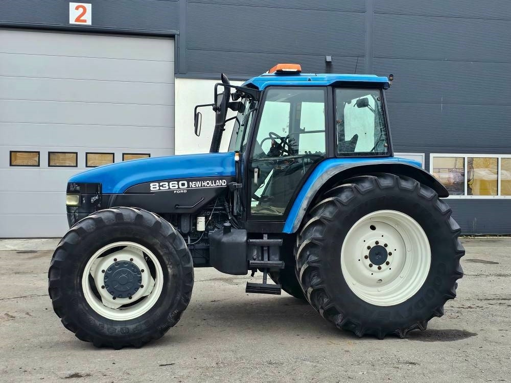 New Holland 8360 DT - Tracteur agricole: photos 3 New Holland 8360 DT - Tracteur agricole: photos 3