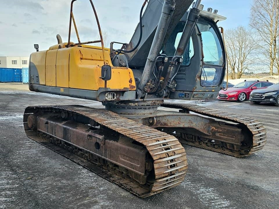 Pelle sur chenille Volvo EC 240 LC: photos 8
