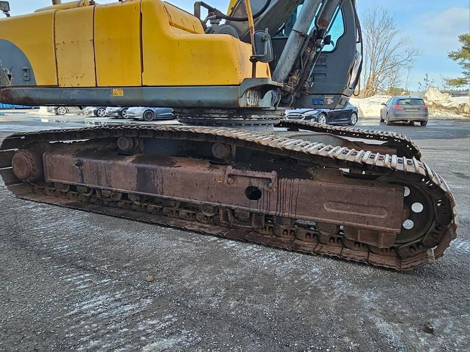 Pelle sur chenille Volvo EC 240 LC: photos 23