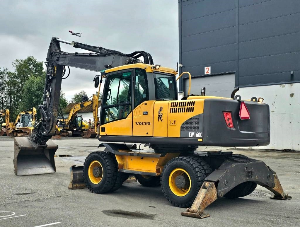 Volvo EW 160 C - Pelle sur pneus: photos 3 Volvo EW 160 C - Pelle sur pneus: photos 3