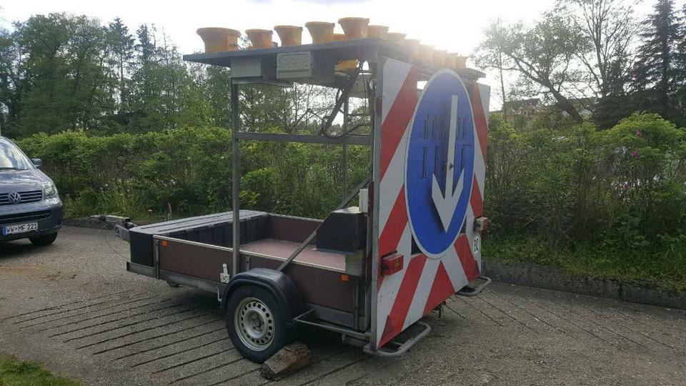 Absperrtafel Verkehrsleitanhänger verkehrsicherungsanhänger Nisse - L'équipement de construction, Remorque: photos 2 Absperrtafel Verkehrsleitanhänger verkehrsicherungsanhänger Nisse - L'équipement de construction, Remorque: photos 2