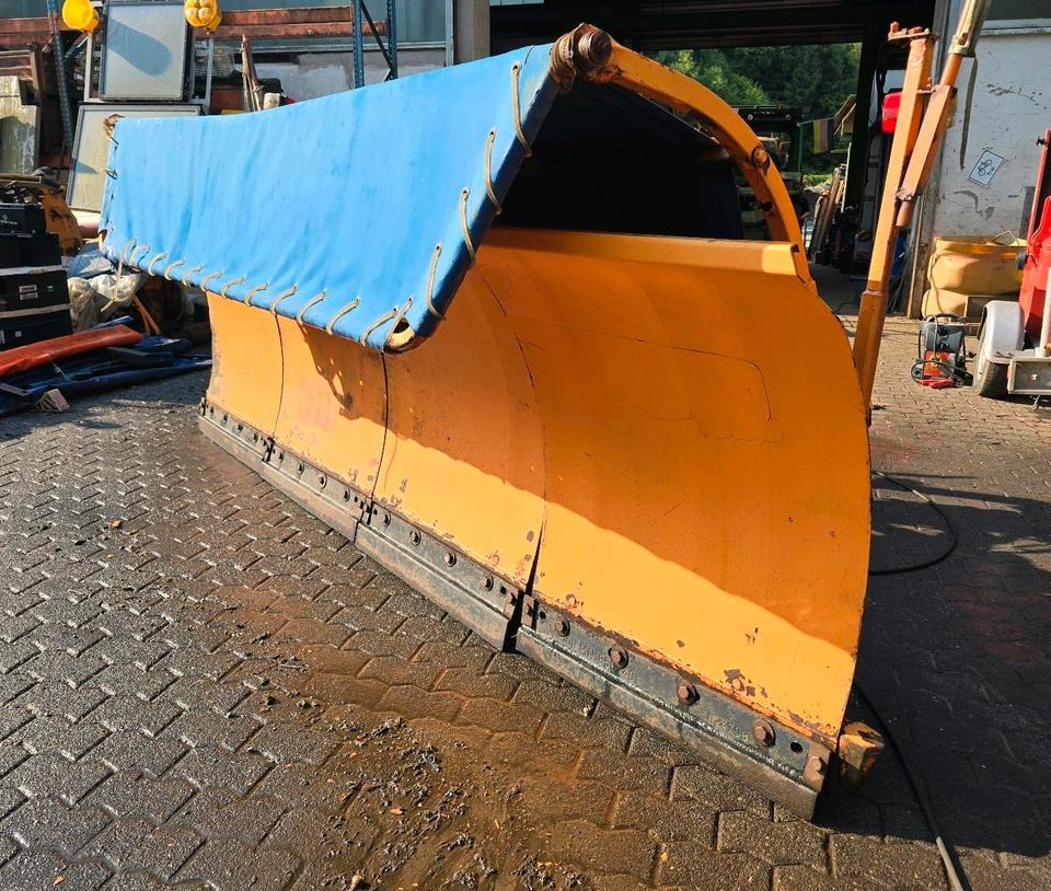 Beilhack PV 29-4 Schneepflug Schneeschild Scheeschieber Winterdienst Unimog U400 300 290 500 427 530 423 318 323 LKW Fendt - Lame à neige: photos 1 Beilhack PV 29-4 Schneepflug Schneeschild Scheeschieber Winterdienst Unimog U400 300 290 500 427 530 423 318 323 LKW Fendt - Lame à neige: photos 1