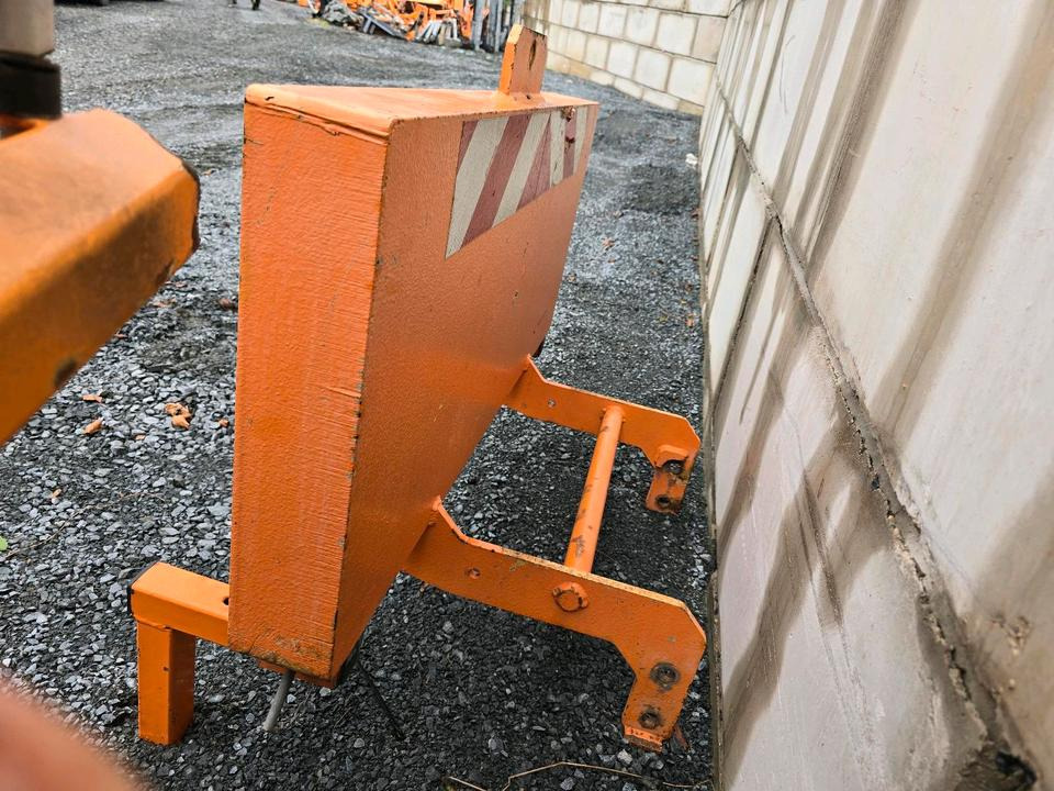 Fiedler Heckgewicht für Multicar Ballastgewicht Kontergewicht M30 FusoBöschungsmäher Böschungsmulcher Dücker - Contrepoids: photos 3 Fiedler Heckgewicht für Multicar Ballastgewicht Kontergewicht M30 FusoBöschungsmäher Böschungsmulcher Dücker - Contrepoids: photos 3