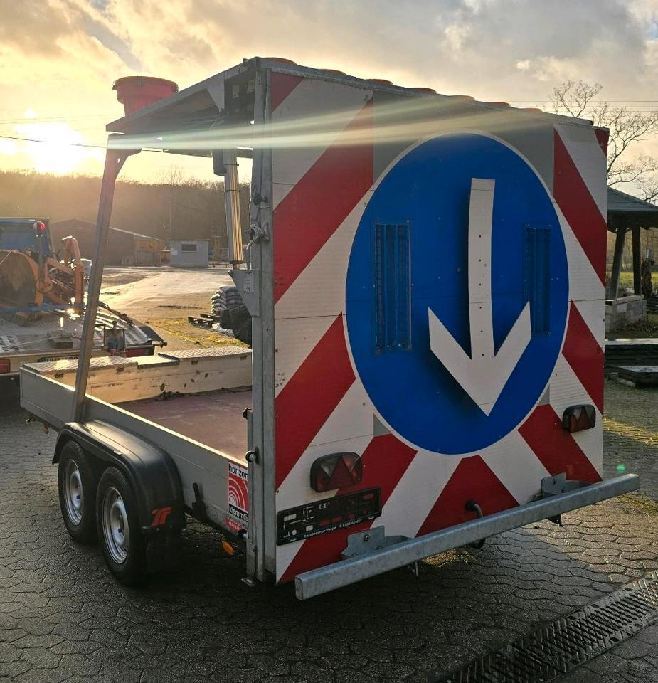 Horizont Trebbiner FA1 LRF 25.35 LED Absperrtafel Tandem Verkehrsleittafel FAT Verkehrssicherungsanhänger Nissen - L'équipement de construction, Remorque: photos 2 Horizont Trebbiner FA1 LRF 25.35 LED Absperrtafel Tandem Verkehrsleittafel FAT Verkehrssicherungsanhänger Nissen - L'équipement de construction, Remorque: photos 2