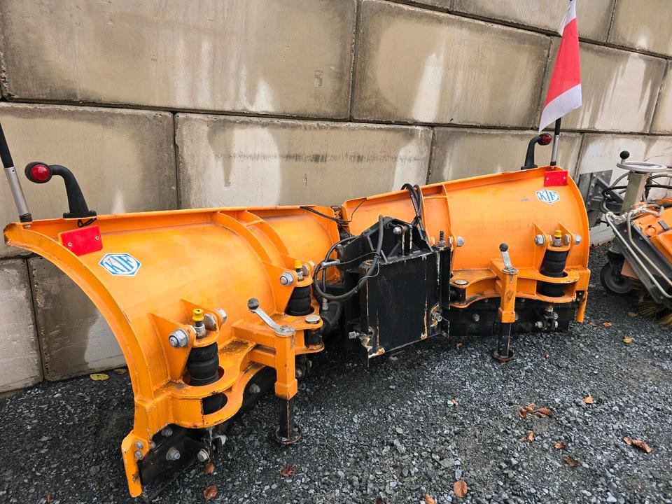 KIF V-Schneepflug CM 2400 Keilpflug Variopflug Schneeschieber Schneeschild Winterdienst Räumschild passend für Multicar Kramer Iseki Kubota Kleintraktor - Lame à neige: photos 2 KIF V-Schneepflug CM 2400 Keilpflug Variopflug Schneeschieber Schneeschild Winterdienst Räumschild passend für Multicar Kramer Iseki Kubota Kleintraktor - Lame à neige: photos 2