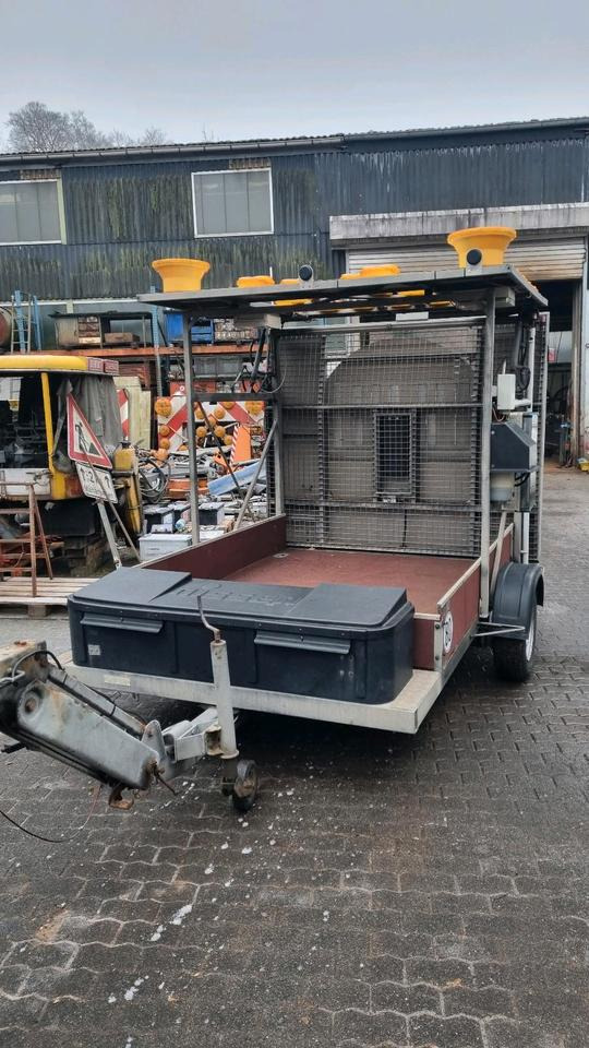 Nissen A31 LED Absperrtafel mit GPS Dora Funkwarnmeldeanlage FAT Verkehrsleittafel Verkehrsleitanhänger Verkehrssicherungsanhänger Leitanhänger Leittafel - L'équipement de construction, Remorque: photos 4 Nissen A31 LED Absperrtafel mit GPS Dora Funkwarnmeldeanlage FAT Verkehrsleittafel Verkehrsleitanhänger Verkehrssicherungsanhänger Leitanhänger Leittafel - L'équipement de construction, Remorque: photos 4