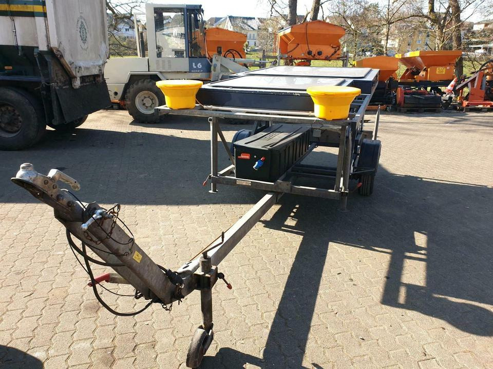 Nissen LED Vorwarntafel Verkehrssicherung Verkehrsleittafel unimo - L'équipement de construction, Remorque: photos 2 Nissen LED Vorwarntafel Verkehrssicherung Verkehrsleittafel unimo - L'équipement de construction, Remorque: photos 2