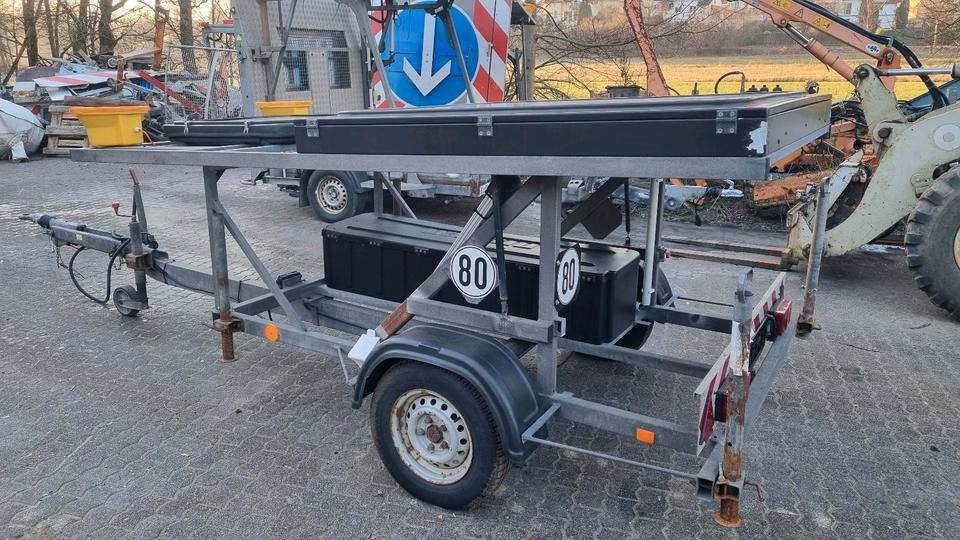 Nissen VLT LED Verkehrsleittafel Verkehrsleitanhänger Verkehrssicherungsanhänger Leitanhänger Leittafel Baustellenabsicherung RSA21 - L'équipement de construction, Remorque: photos 1 Nissen VLT LED Verkehrsleittafel Verkehrsleitanhänger Verkehrssicherungsanhänger Leitanhänger Leittafel Baustellenabsicherung RSA21 - L'équipement de construction, Remorque: photos 1