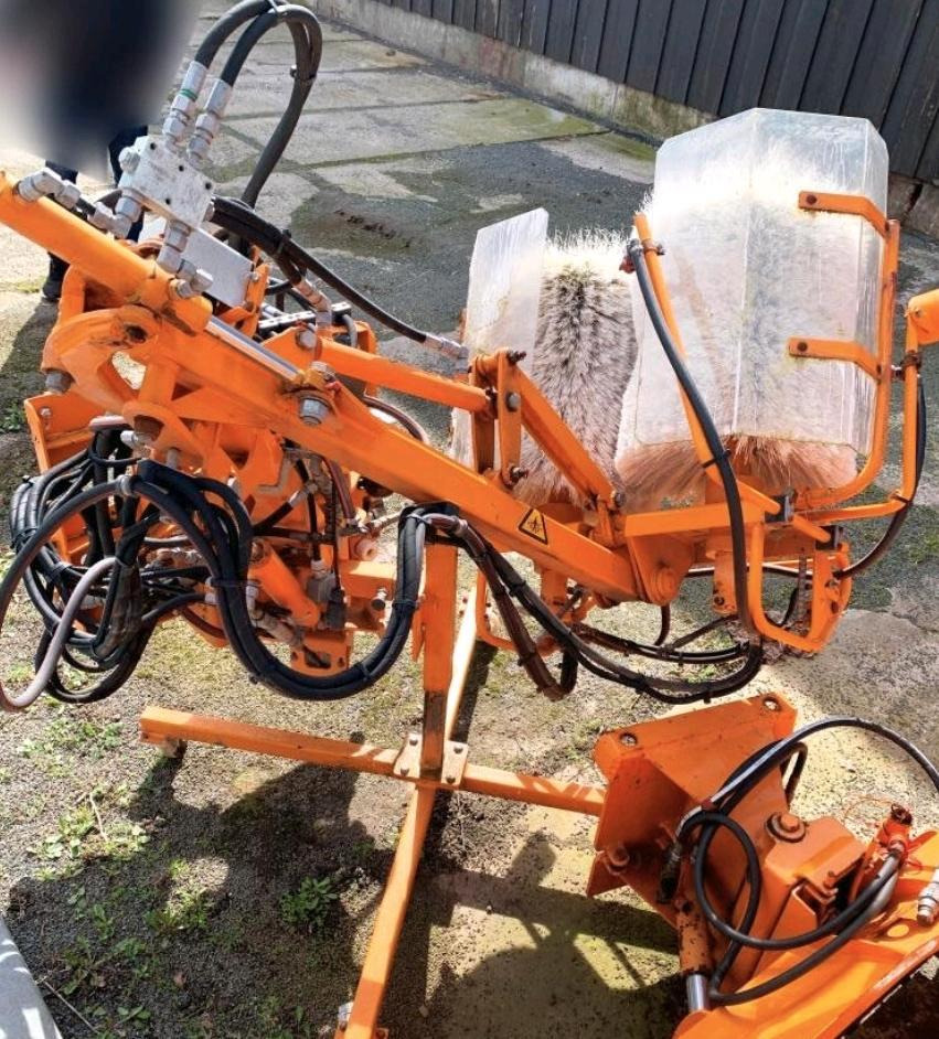 Schmidt RPS-H Leitpfostenwaschgerät für Unimog 405/10 405/12 U400 300 400 500 UGN UGE Mulag Mercedes-Benz 318 218 423 427 429 430 - Brosse: photos 1 Schmidt RPS-H Leitpfostenwaschgerät für Unimog 405/10 405/12 U400 300 400 500 UGN UGE Mulag Mercedes-Benz 318 218 423 427 429 430 - Brosse: photos 1