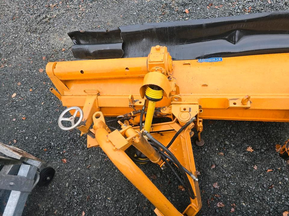 Schmidt VKS Kehrmaschine Straßenkehrmaschine Frontkehrmaschine Kehrbesen für Radlader Unimog Traktor - Brosse: photos 3 Schmidt VKS Kehrmaschine Straßenkehrmaschine Frontkehrmaschine Kehrbesen für Radlader Unimog Traktor - Brosse: photos 3