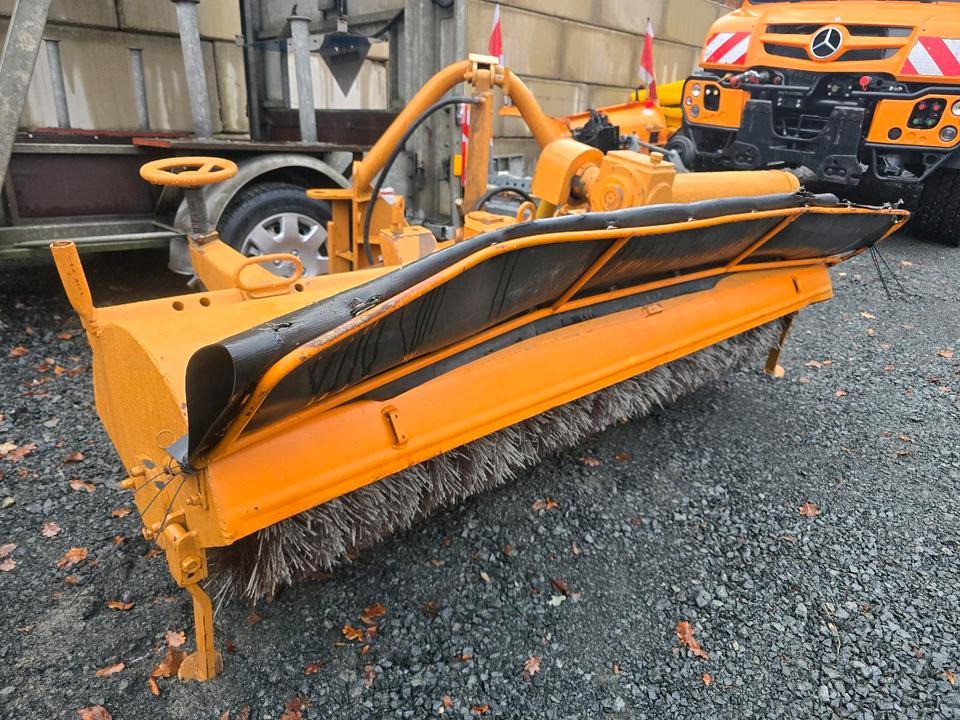 Schmidt VKS Kehrmaschine Straßenkehrmaschine Frontkehrmaschine Kehrbesen für Radlader Unimog Traktor - Brosse: photos 4 Schmidt VKS Kehrmaschine Straßenkehrmaschine Frontkehrmaschine Kehrbesen für Radlader Unimog Traktor - Brosse: photos 4