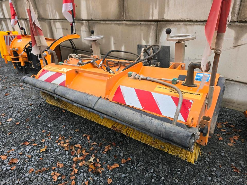 Sobernheimer FKM 1.8F Kehrmaschine für Multicar Straßenkehrmaschine Kehrbesen für Multicar Tremo Iseki Kubota - Brosse: photos 4 Sobernheimer FKM 1.8F Kehrmaschine für Multicar Straßenkehrmaschine Kehrbesen für Multicar Tremo Iseki Kubota - Brosse: photos 4