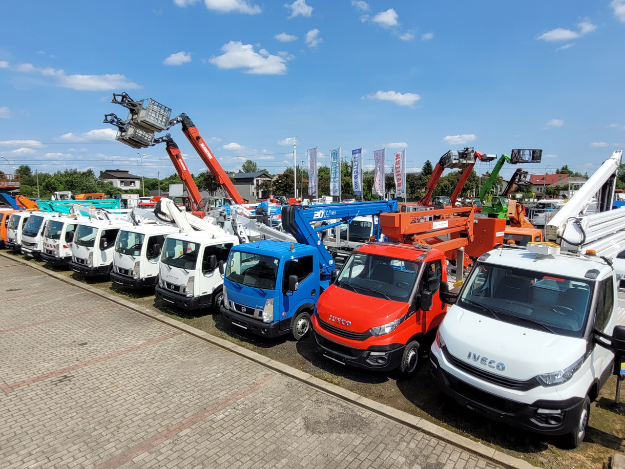 Nissan Cabstar NT400 podnośnik koszowy 20 m Multitel HX195 bucket truck boom lift - Camion avec nacelle: photos 2 Nissan Cabstar NT400 podnośnik koszowy 20 m Multitel HX195 bucket truck boom lift - Camion avec nacelle: photos 2