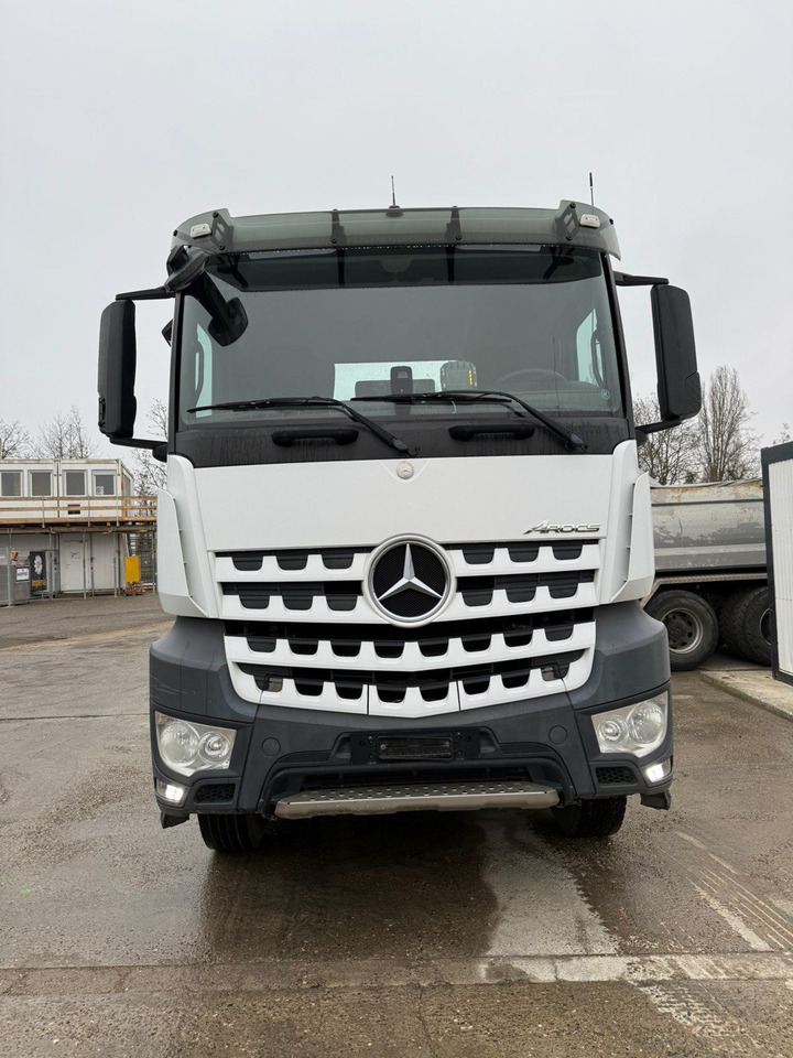 MERCEDES-BENZ Arocs 3245 - Camion ampliroll: photos 4 MERCEDES-BENZ Arocs 3245 - Camion ampliroll: photos 4